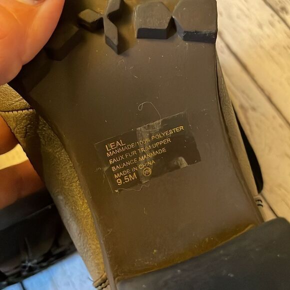 MUDD Ridge Grey Fur Trim Chunky Heel Lug Sole Ankle Boots size 9.5 - Picture 6 of 6